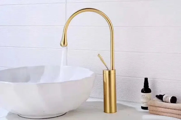 Luxurious Creative Bathroom Basin Faucet Brass Deck Mounted Matte Black White Mixer Taps Hot and Cold Bathroom Sink Faucet