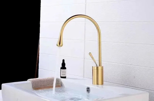 Luxurious Creative Bathroom Basin Faucet Brass Deck Mounted Matte Black White Mixer Taps Hot and Cold Bathroom Sink Faucet